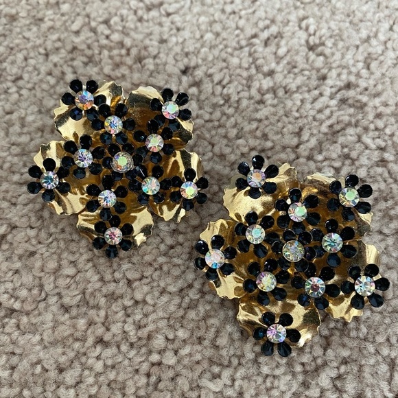 Coro- Vintage Signed Black Floral Clip On Earrings - Picture 6 of 8